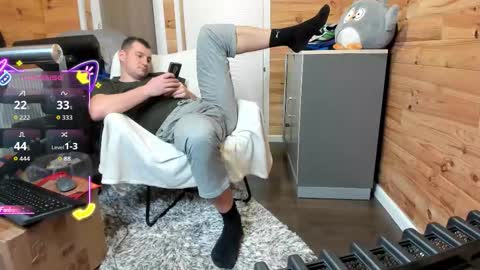 Snapshot of bigsshark chatting on 12/17/25, 10:16 bigsshark online show from 12/17/25, 10:16