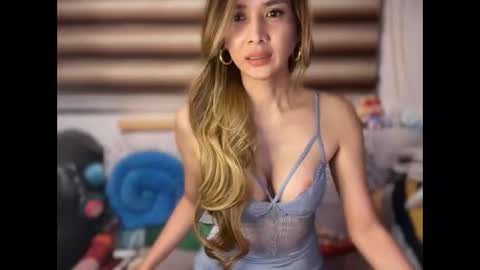 Snapshot of bigsurprise4u chatting on 12/03/25, 02:41 Yna online show from 12/03/25, 02:41