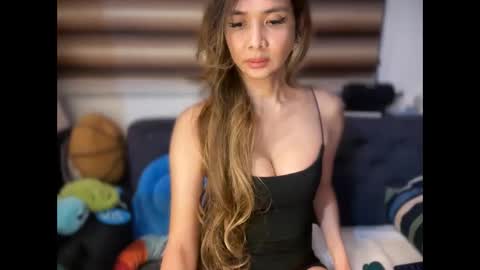 Yna     online show from 04/15/26, 06:37