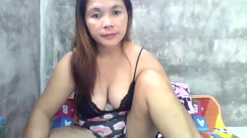 Snapshot of bigtits_24 chatting on 11/24/25, 12:10 bigtits_24 online show from 11/24/25, 12:10