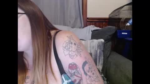 Snapshot of bigtitsgirl9991 chatting on 10/28/25, 03:54 Kim online show from 10/28/25, 03:54