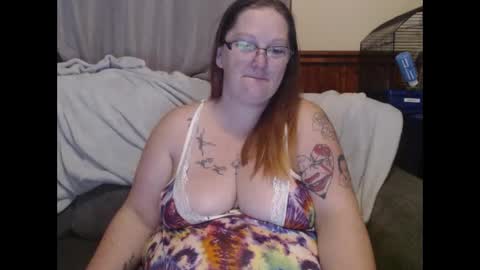 Snapshot of bigtitsgirl9991 chatting on 11/19/25, 05:07 Kim online show from 11/19/25, 05:07