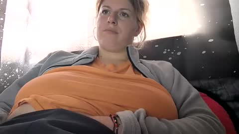 Snapshot of bigtitslala chatting on 11/17/25, 11:38 bigtitslala online show from 11/17/25, 11:38