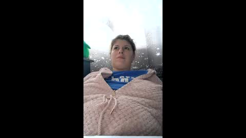 Snapshot of bigtitslala chatting on 12/21/25, 11:06 bigtitslala online show from 12/21/25, 11:06