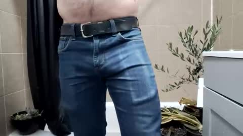 Snapshot of bigtopcircus chatting on 12/22/25, 03:47 bigtopcircus online show from 12/22/25, 03:47