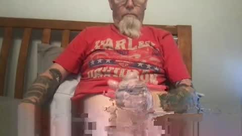 Snapshot of bigwhitedickdaddy69 chatting on 01/07/25, 11:37 Bigwhitedickdaddy and BabyCakes online show from 01/07/25, 11:37