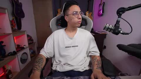 Snapshot of bigxboy96 chatting on 11/17/25, 05:52 bigxboy96 online show from 11/17/25, 05:52