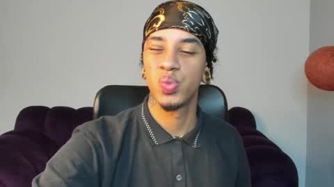 Snapshot of bikerseb chatting on 09/10/25, 01:33 Sebas online show from 09/10/25, 01:33