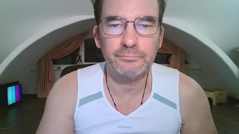 Snapshot of bikertom1988 chatting on 12/29/24, 09:30 bikertom1988 online show from 12/29/24, 09:30