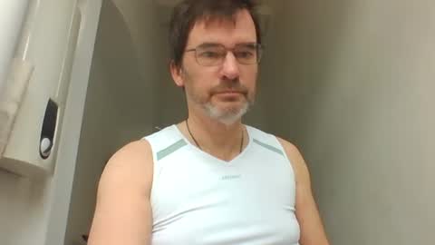 Snapshot of bikertom1988 chatting on 02/01/25, 11:54 bikertom1988 online show from 02/01/25, 11:54