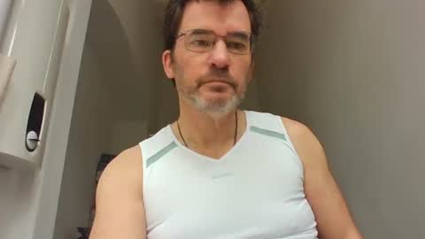 Snapshot of bikertom1988 chatting on 02/15/25, 11:06 bikertom1988 online show from 02/15/25, 11:06