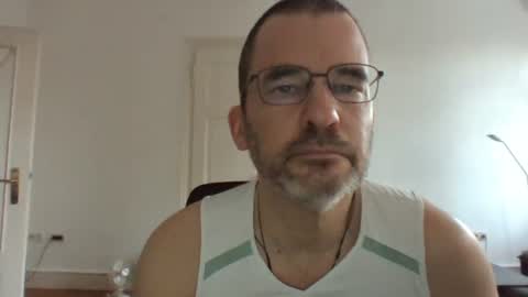 Snapshot of bikertom1988 chatting on 02/23/25, 03:29 bikertom1988 online show from 02/23/25, 03:29