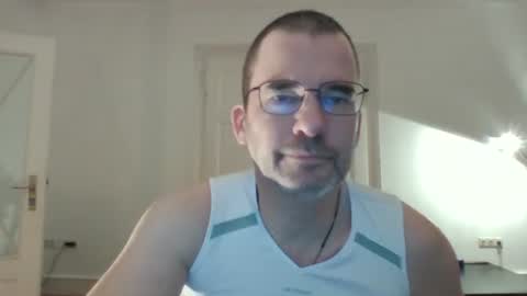 Snapshot of bikertom1988 chatting on 02/23/25, 10:53 bikertom1988 online show from 02/23/25, 10:53