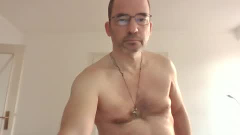 Snapshot of bikertom1988 chatting on 02/24/25, 07:00 bikertom1988 online show from 02/24/25, 07:00