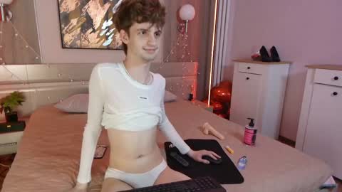 Snapshot of bimbo_boy_ chatting on 05/24/26, 04:34 Bimbo boy online show from 05/24/26, 04:34