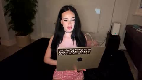 Snapshot of bimbodoll18 chatting on 10/04/25, 06:06 bimbodoll18 online show from 10/04/25, 06:06