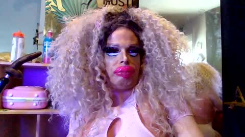 Snapshot of bimbogiga chatting on 10/06/25, 09:29 bimbogiga online show from 10/06/25, 09:29