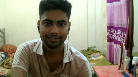 Snapshot of birbikrom104 chatting on 06/17/26, 01:52 birbikrom104 online show from 06/17/26, 01:52