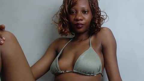 Snapshot of birdiexxslut chatting on 11/13/25, 12:09 birdiexxslut online show from 11/13/25, 12:09