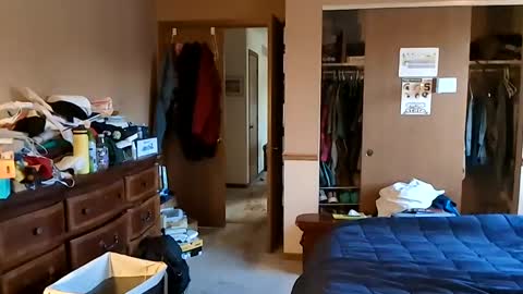 Snapshot of biroserg22 chatting on 02/09/25, 10:32 Huh online show from 02/09/25, 10:32