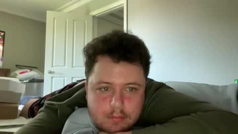 Snapshot of bisexualchubbyboy chatting on 10/31/25, 03:29 james online show from 10/31/25, 03:29