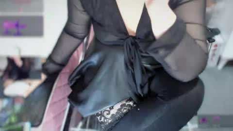 Snapshot of bisexyeliz35 chatting on 11/17/25, 08:14 bisex woman online show from 11/17/25, 08:14