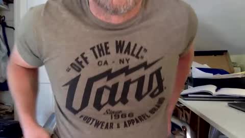 Snapshot of bisonbar chatting on 02/04/25, 04:08 BisonBar online show from 02/04/25, 04:08