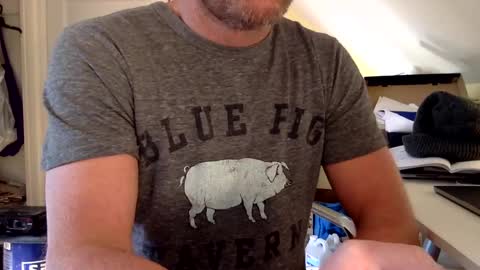 Snapshot of bisonbar chatting on 02/21/25, 07:10 BisonBar online show from 02/21/25, 07:10