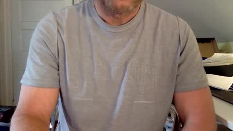 Snapshot of bisonbar chatting on 03/04/25, 06:18 BisonBar online show from 03/04/25, 06:18