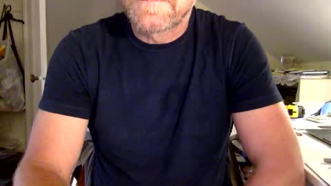 Snapshot of bisonbar chatting on 09/24/25, 04:10 BisonBar online show from 09/24/25, 04:10