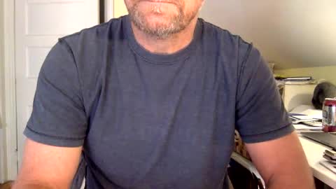 Snapshot of bisonbar chatting on 10/02/25, 02:13 BisonBar online show from 10/02/25, 02:13