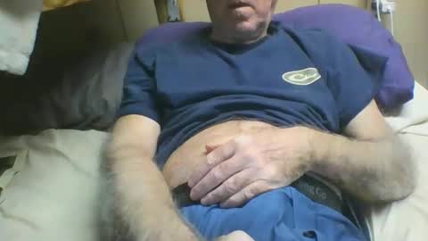 Snapshot of bisoutherner chatting on 12/21/25, 06:42 bisoutherner online show from 12/21/25, 06:42