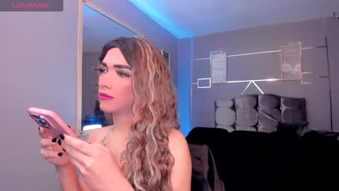 Snapshot of bitch_capelli chatting on 01/24/25, 03:43 .. .. online show from 01/24/25, 03:43