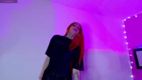 Snapshot of bitch_capelli chatting on 11/12/25, 01:28 .. .. online show from 11/12/25, 01:28