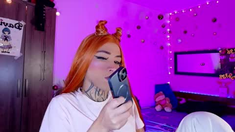 Snapshot of bitch_capelli chatting on 12/14/25, 05:46 .. .. online show from 12/14/25, 05:46