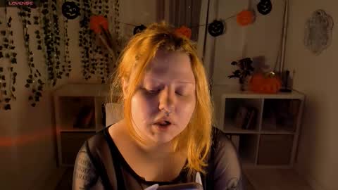 Snapshot of bitchofsun chatting on 10/26/25, 04:46 Nana online show from 10/26/25, 04:46