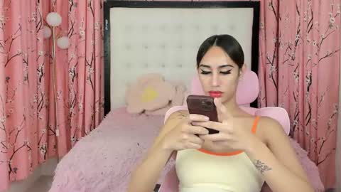 Snapshot of bitchyfarrah_moores chatting on 07/11/26, 12:24 farrah online show from 07/11/26, 12:24