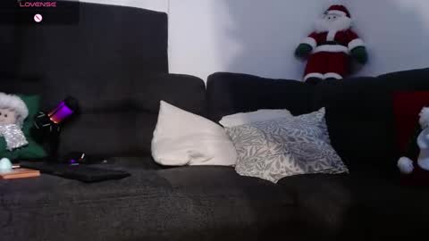 Snapshot of bizarrelovetriangle chatting on 12/21/24, 04:19 Jenn online show from 12/21/24, 04:19