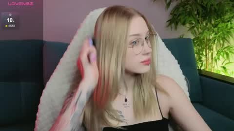 Julia online show from 04/04/26, 08:12