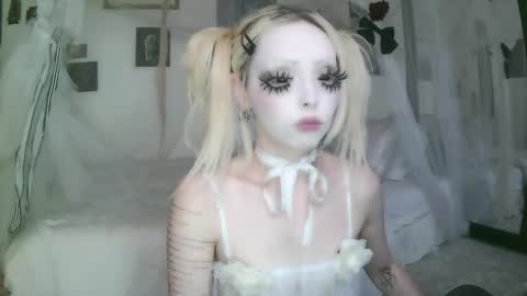 vampire fang  online show from 03/19/26, 05:50