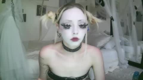 vampire fang  online show from 05/08/26, 05:40