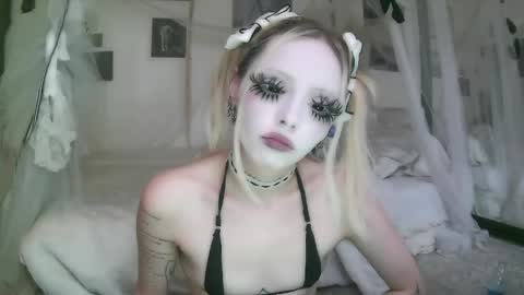 vampire fang  online show from 05/14/26, 06:58