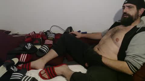 Snapshot of black_beard_slides chatting on 11/16/25, 09:09 black_beard_slides online show from 11/16/25, 09:09