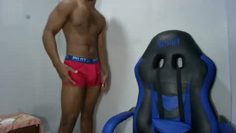 Snapshot of black_dicck chatting on 06/18/26, 04:00 tu morenito online show from 06/18/26, 04:00