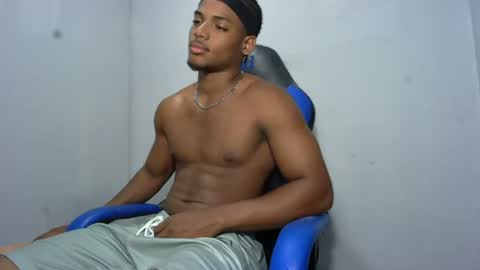 Snapshot of black_dicck chatting on 07/20/26, 01:20 tu morenito online show from 07/20/26, 01:20