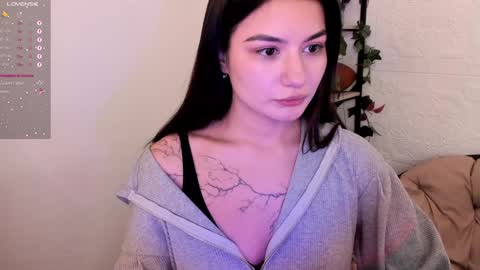 Snapshot of black_pant3r chatting on 01/04/25, 08:28 Mon Mon online show from 01/04/25, 08:28
