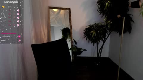 Snapshot of black_pant3r chatting on 02/19/25, 05:38 Mon Mon online show from 02/19/25, 05:38