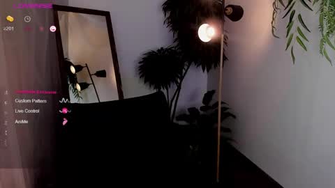 Snapshot of black_pant3r chatting on 03/09/25, 05:44 Mon Mon online show from 03/09/25, 05:44