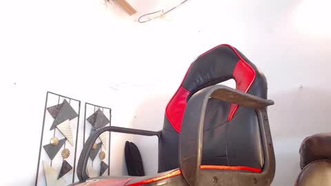 Snapshot of black_raiden chatting on 10/14/25, 11:49 black raiden online show from 10/14/25, 11:49