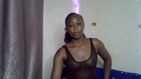 Snapshot of black_rosey chatting on 11/23/25, 02:06 veraa online show from 11/23/25, 02:06
